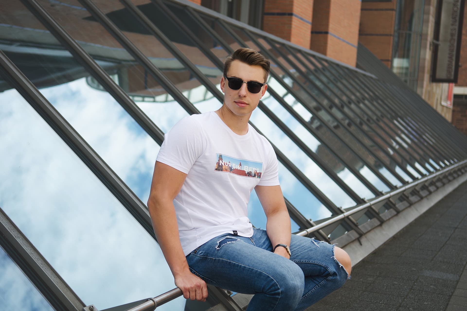 weisses-shirt-mit-panorama-druck